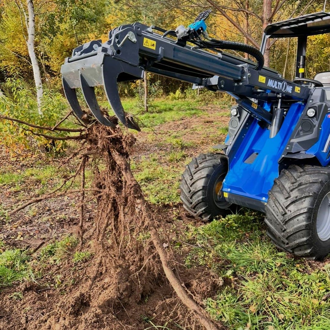 Karczowanie krzaków z korzeniami