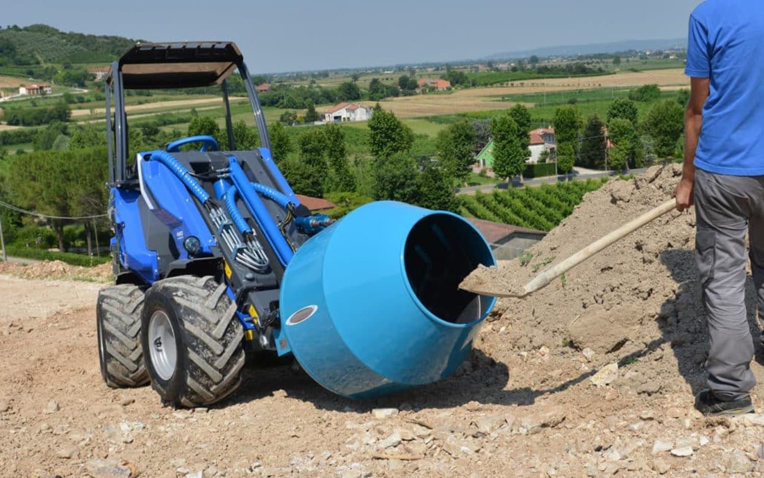 Mieszanie i wylewanie betonu na miejscu — Wrocław, Dolny Śląsk